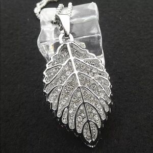 NWT BJ Leaf Necklace  